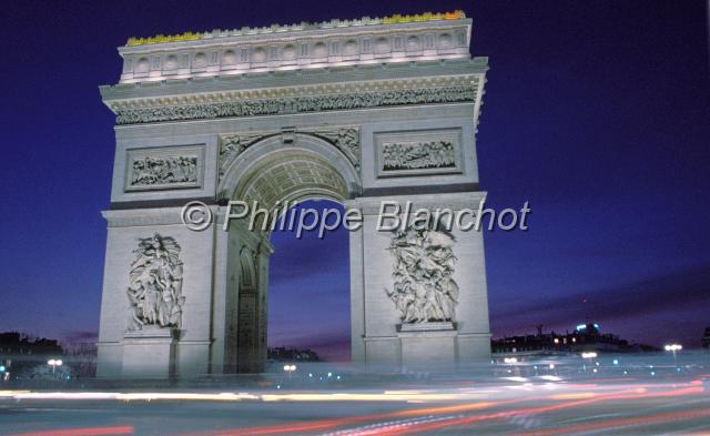 arc triomphe.JPG - Arc de Triomphe, place de l'Etoile de nuitParis 8e, France